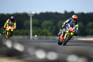 SUPERSTOCK / PLAQUE À FOND ROUGE